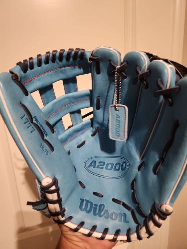 2025 Wilson RH Outfield A2000 Baseball Glove 12.75" (New)
