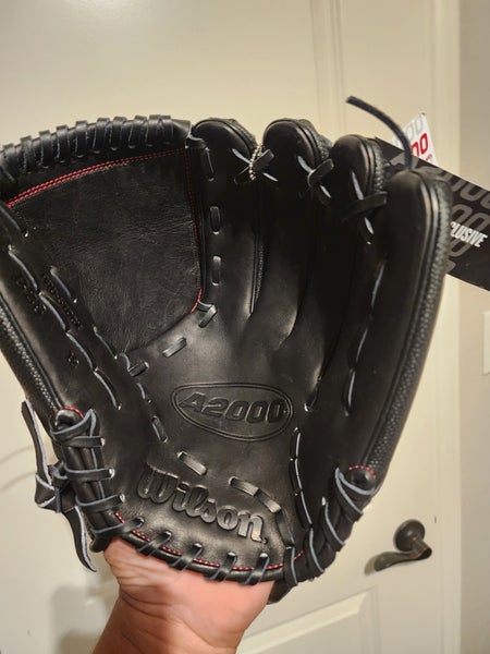 2025 Wilson RH Pitcher's A2000 Baseball Glove 12" (New)