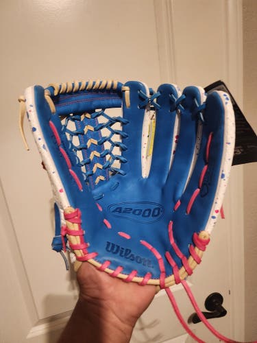 2025 Wilson RH Infield A2000 Softball Glove 12.5" (New)