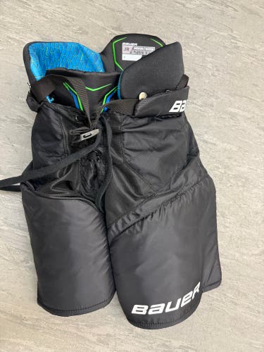 Medium Junior Bauer X Hockey Pants (New)