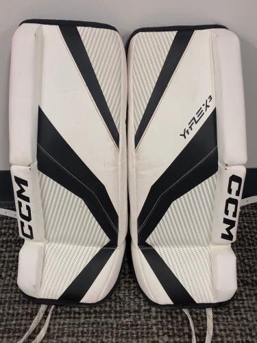 White 22" Youth CCM YTFLEX 3 Goalie Leg Pads (Used)