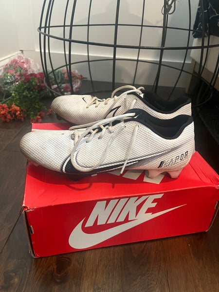 Men's Adult Size M 12.0 (W 13.0) Nike Shoes (Used)