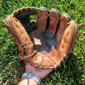 Wilson RH Infield A2000 1788 Baseball Glove 11.25" (Used)