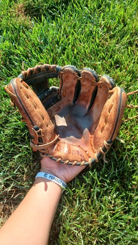 Wilson RH Infield A2000 1788 Baseball Glove 11.25" (Used)