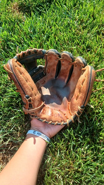 Wilson RH Infield A2000 1788 Baseball Glove 11.25" (Used)