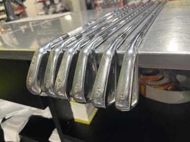 Used Mizuno MP 64 Mens Package Set RH Grey 6 Piece 11825-S000033749
