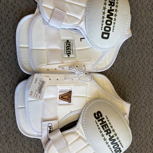 Used Sher-wood 5030 S/P Senior Shoulder Pads LG 11858-S000077552