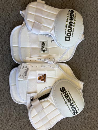 Used Sher-wood 5030 S/P Senior Shoulder Pads LG 11858-S000077552