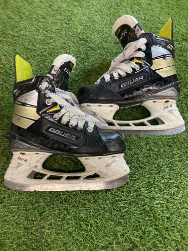 Junior Bauer Supreme 3S Hockey Skates Regular Width Size 3 (Used)