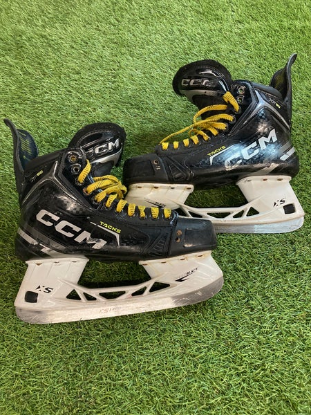 Senior CCM Tacks XF 80 Hockey Skates 9 (Used)
