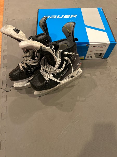 2023 Bauer Vapor X Shift Pro Hockey Skates   Size 5.5 Fit 3 (Used)