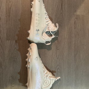 White Unisex Adult Size M 14.0 (W 15.0) Under Armour Molded Cleats Cleats (New)