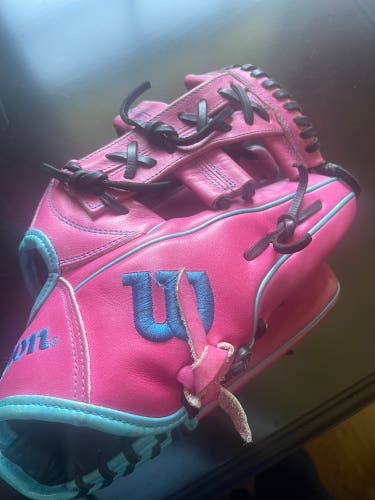 Wilson RH A2000 Softball Glove 11.75" (Used)