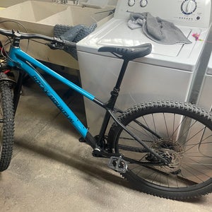 Rocky Mountain Growler 40 Mountain Bike (2021)