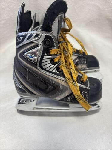 Junior Youth Size 8 CCM Vector 03 Ice Hockey Skates