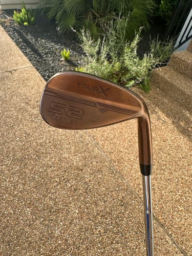 Tour Edge Right Handed 52 Degree Copper Wedge