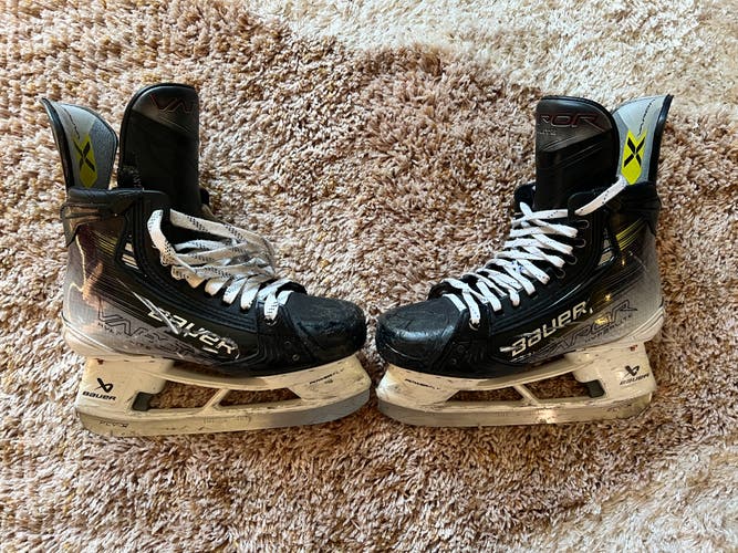 Bauer Vapor Hyperlite 2 Hockey Skates Size 6.5 (Used)