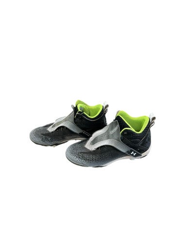 Under Armour (Used) Size M 11.0 (W 12.0) Gray Adult
