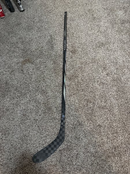 Intermediate Bauer Proto-R Right Handed Hockey Stick P28 (Used)