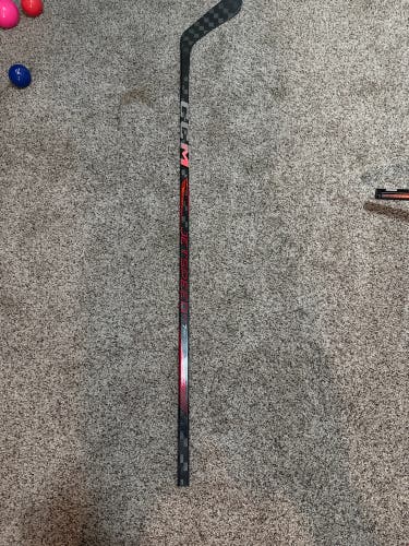 Intermediate CCM Jetspeed FT7 Pro Right Handed Hockey Stick P28 (New)