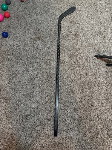 Intermediate Custom Extra Lite Right Handed Hockey Stick P28 (Used)