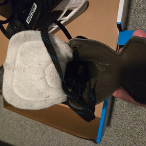 Bauer Vapor VOLT Hockey Skates Regular Width Size 3 (Used)