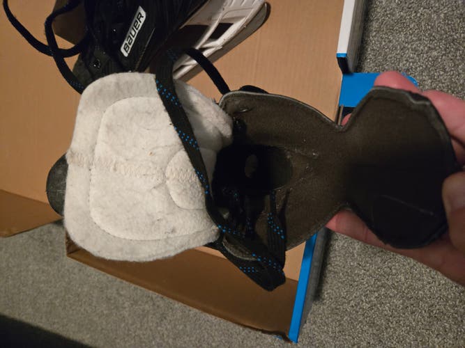 Bauer Vapor VOLT Hockey Skates Regular Width Size 3 (Used)