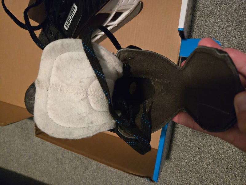 Bauer Vapor VOLT Hockey Skates Regular Width Size 3 (Used)