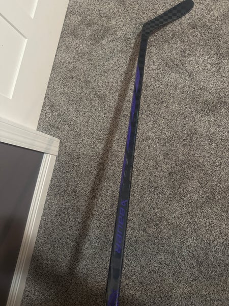 Intermediate Bauer Proto-R Right Handed Hockey Stick P28 (Used)