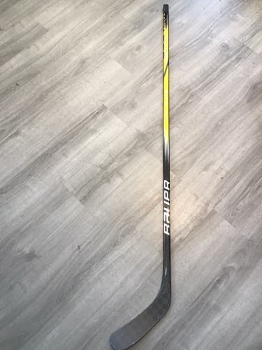Senior Bauer Vapor Hyperlite 2 Right Handed Hockey Stick Pro Stock Hovi (New)