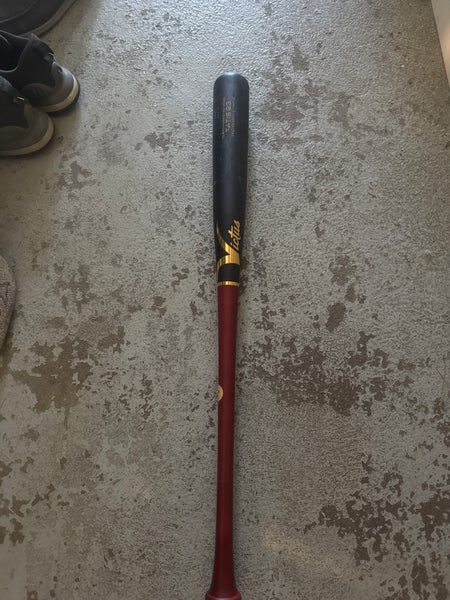 Victus Tatis Maple Bat (-3) 30.5 oz 33" (Used)