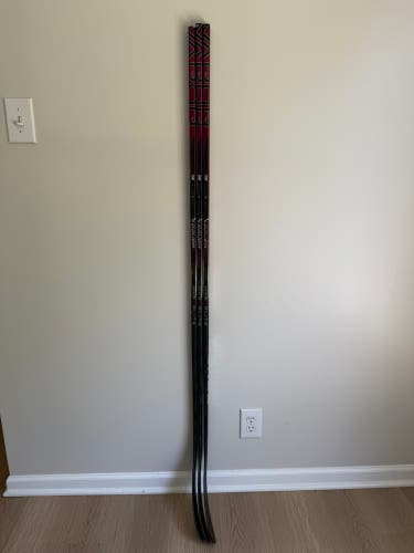 Senior Bauer Vapor Hyperlite 2 Right Handed (Pro Stock P92 70 Flex Cut Down*)
