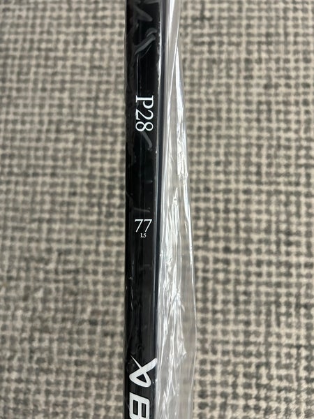 * Tap picture* 2 Brand NEW Right Handed P28 77 Flex Bauer Nexus Team Hockey Stick