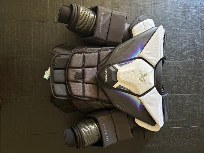 Medium 2025 Bauer FlyLite Goalie Chest Protector (Like New)