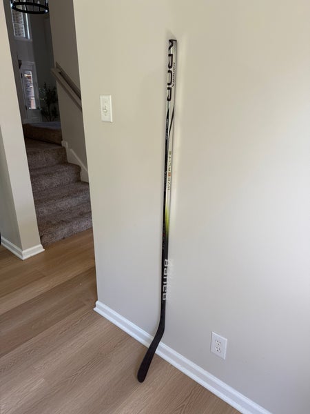 Senior Bauer Vapor Hyperlite 2 Right Handed Hockey Stick (P90TM 77 Flex Lightly Used)