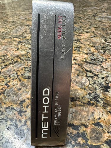 Nike putter Method 002