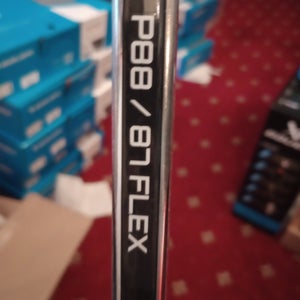 Senior Bauer Vapor Hyperlite 2 Right Handed Hockey Stick P88 (New)