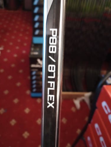 Senior Bauer Vapor Hyperlite 2 Right Handed Hockey Stick P88 87 Flex(New)