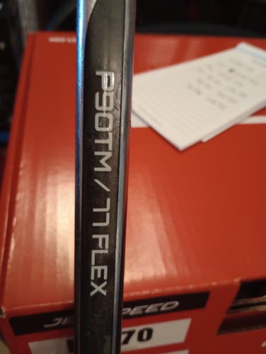 Senior Bauer Vapor Hyperlite 2 Right Handed Hockey Stick P90TM Flex 77(New)