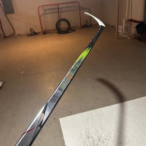 Senior Bauer Vapor Hyperlite 2 Right Handed Hockey Stick P90TM  (New)