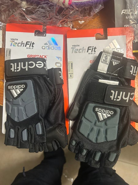 Lot of 2 youth small football gloves