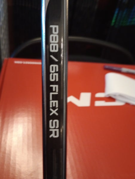 Senior Bauer Vapor Hyperlite 2 Right Handed Hockey Stick P88 Flex 65 (New)