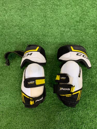 Junior Medium CCM Tacks 9060 Elbow Pads (Used)
