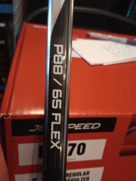 Intermediate Bauer Vapor Hyperlite 2 Right Handed Hockey Stick P88 Flex 65 (New)