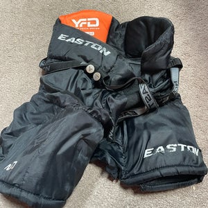 Easton YFD medium hockey pants