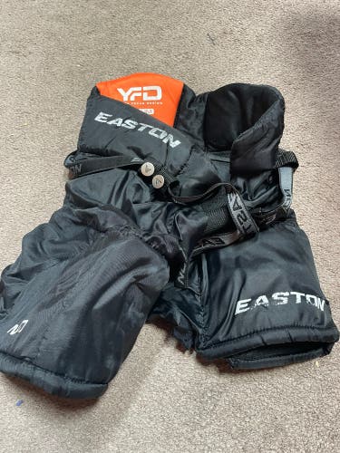Easton YFD medium hockey pants