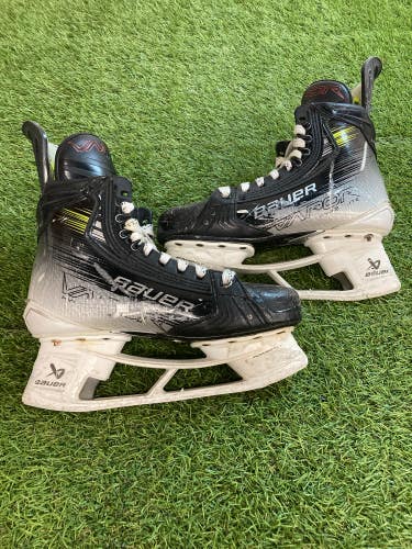 Bauer Vapor Hyperlite 2 Hockey Skates Size 6.5 (Used)
