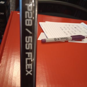Intermediate Bauer Vapor Hyperlite 2 Right Handed Hockey Stick P28 Flex 55(New)