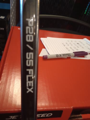 Intermediate Bauer Vapor Hyperlite 2 Right Handed Hockey Stick P28 Flex 55(New)