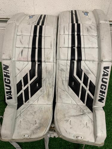 26" Youth Vaughn Velocity VE8 Goalie Leg Pads (Used)